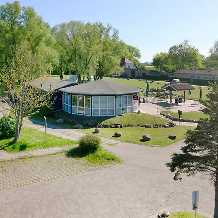 Am Gutspark Drankse Sonnentag Dranske
